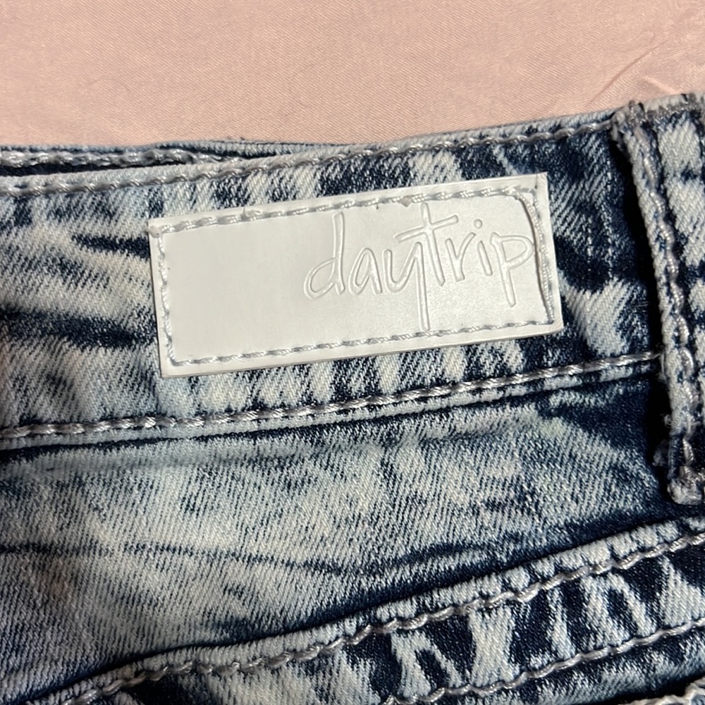 Shorts - Picture 2 of 4